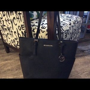 Like new Michael Kors Tote